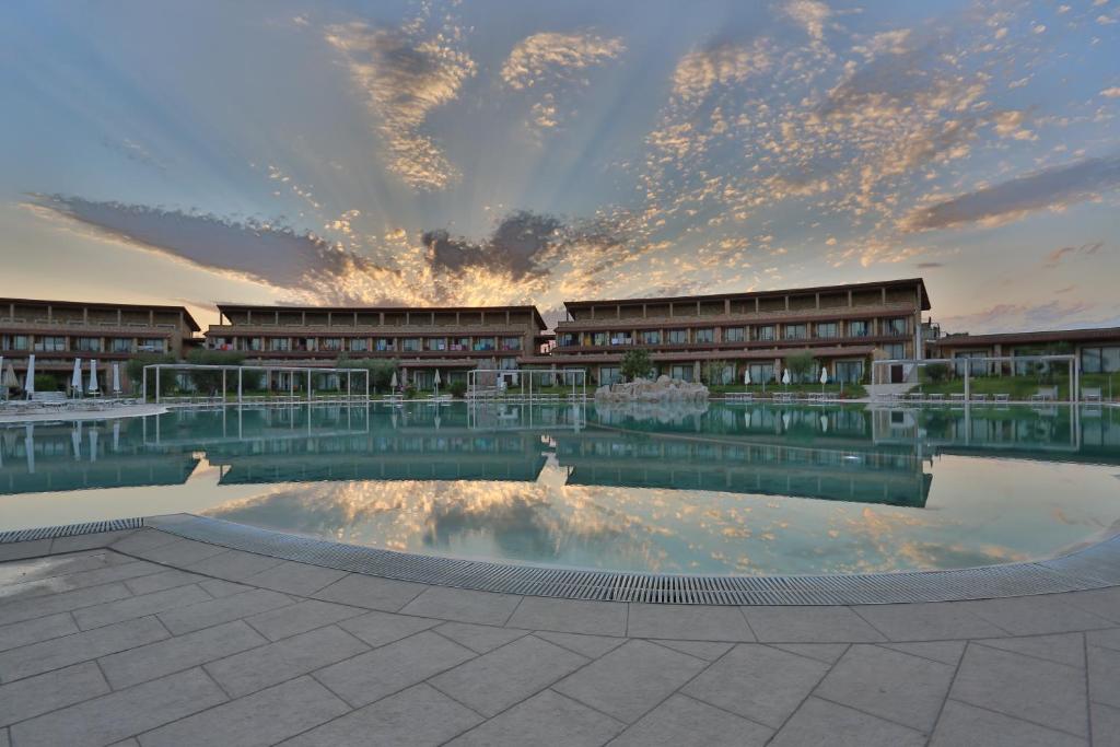 Bazén v ubytování Eco Resort Dei Siriti nebo v jeho okolí
