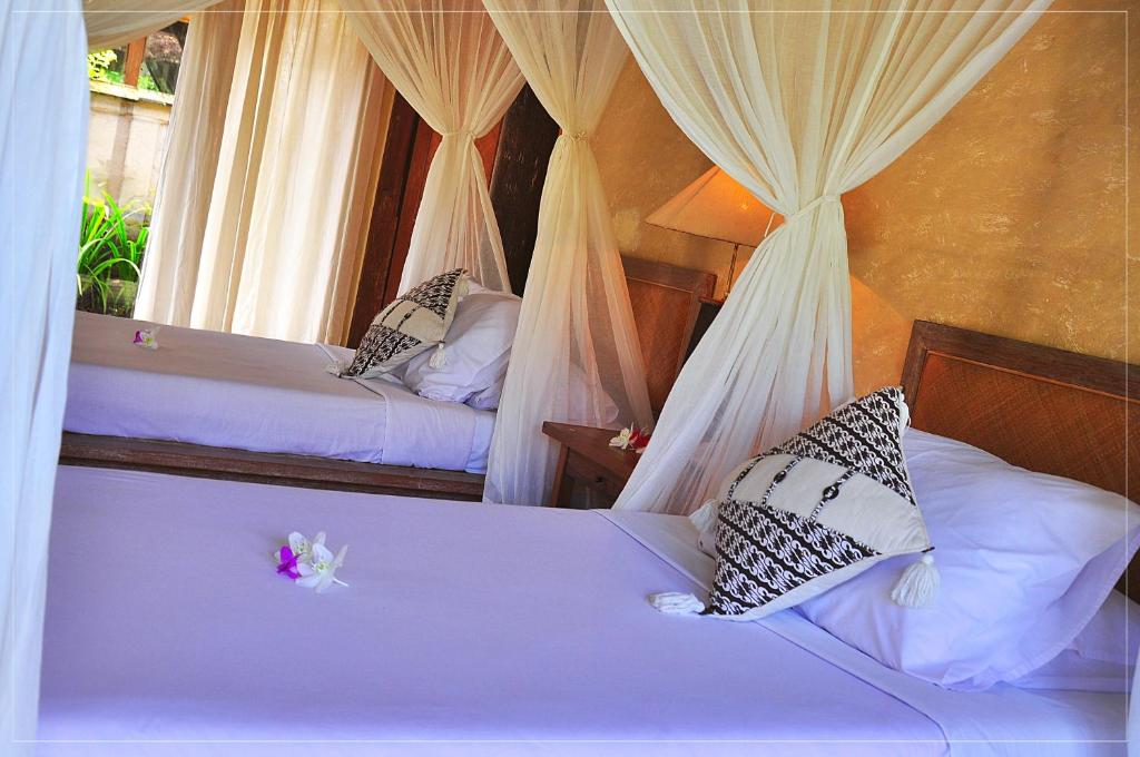 Postel nebo postele na pokoji v ubytování Bumi Ubud Resort