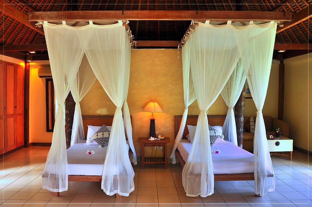 Postel nebo postele na pokoji v ubytování Bumi Ubud Resort