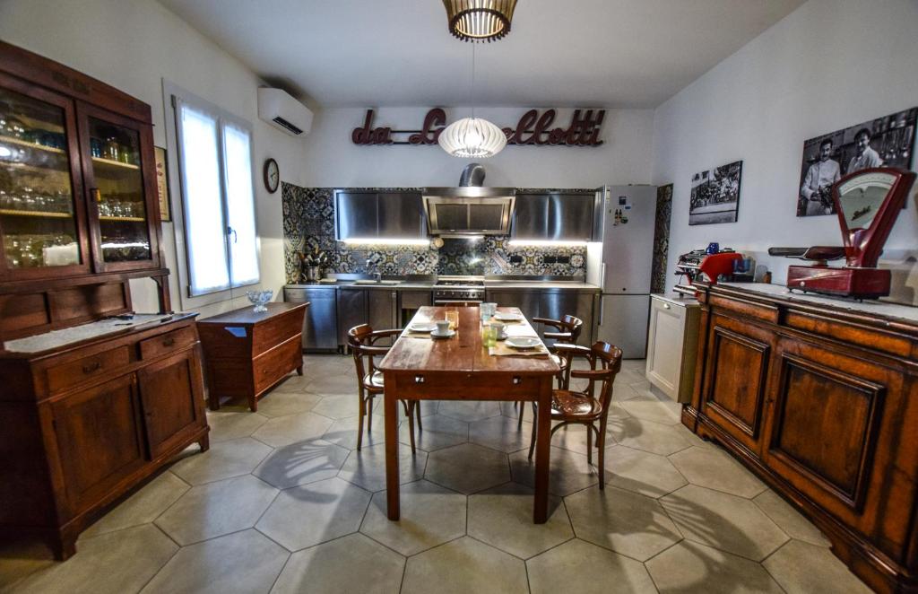 A kitchen or kitchenette at gambisa street