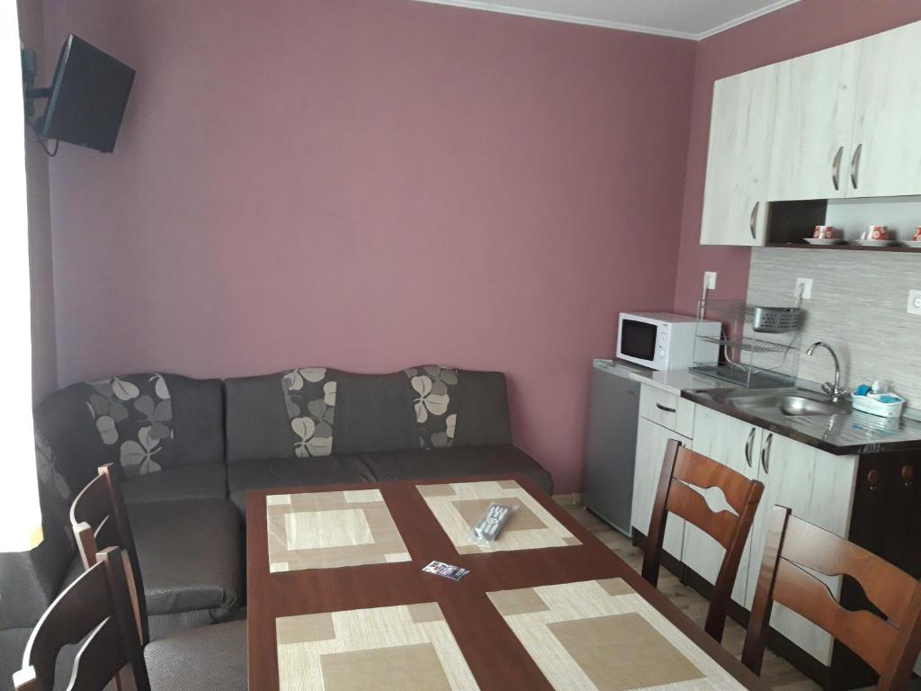 Kuchyň nebo kuchyňský kout v ubytování Guest Rooms IDeR
