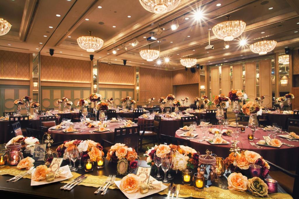 Restoran või mõni muu söögikoht majutusasutuses Numazu River Side Hotel