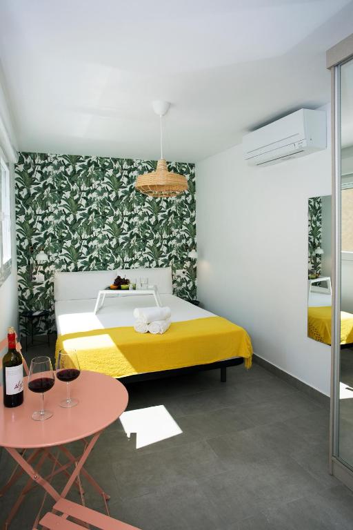 A bed or beds in a room at MONKÓ - BANANA & TROPYCAL APARTMENT o