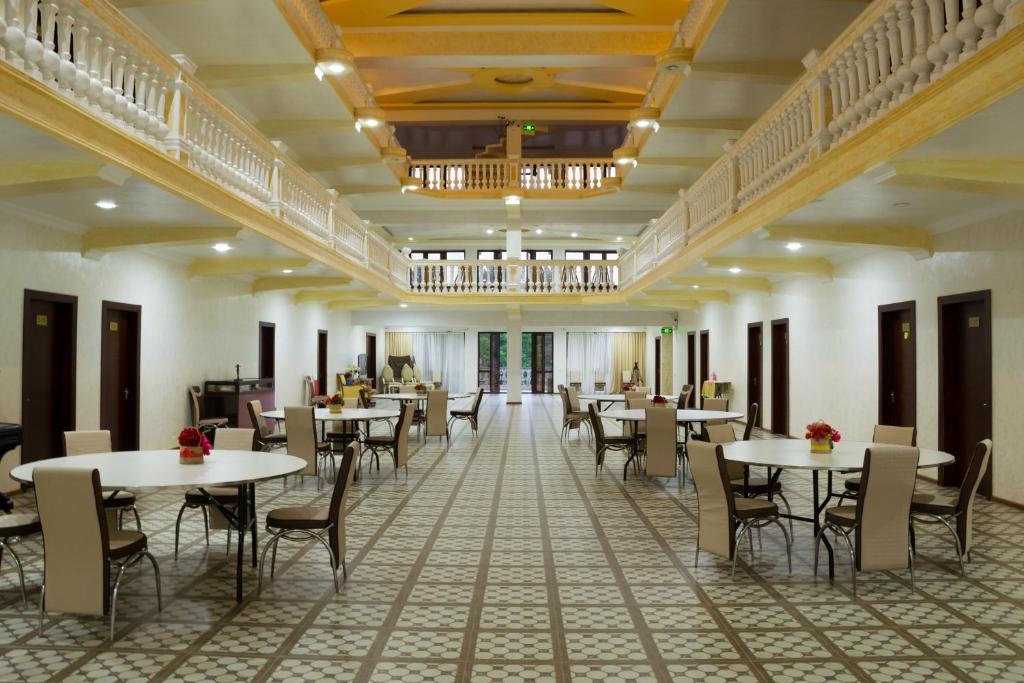 Restaurace v ubytování Sunrise Hotel