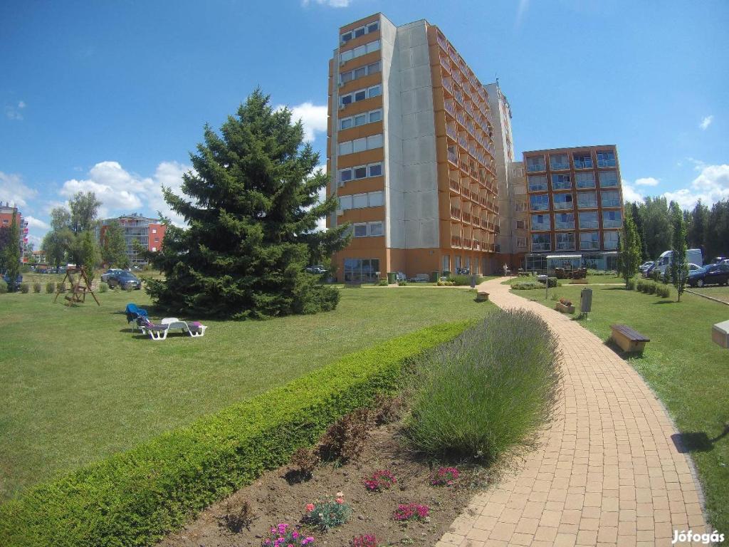 Vonkajšia záhrada v ubytovaní Vízparti SAS Apartman Siófok