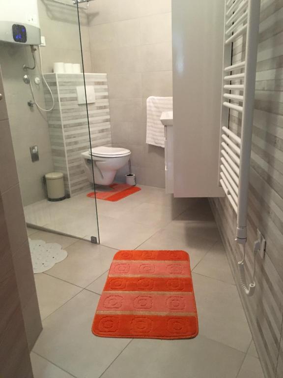 Koupelna v ubytování Holly apartman
