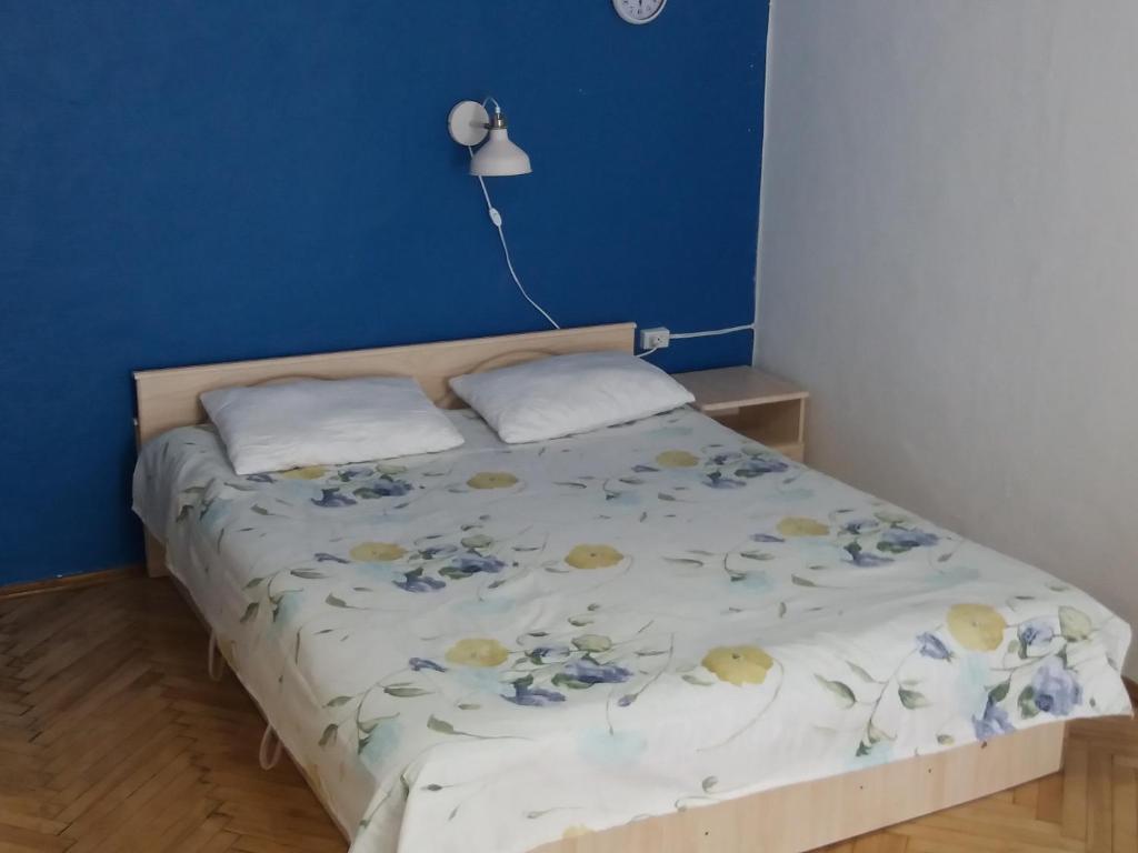 Кровать или кровати в номере Староеврейская