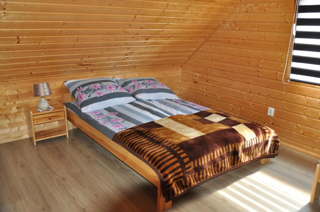 Postel nebo postele na pokoji v ubytování Sosenka Domki