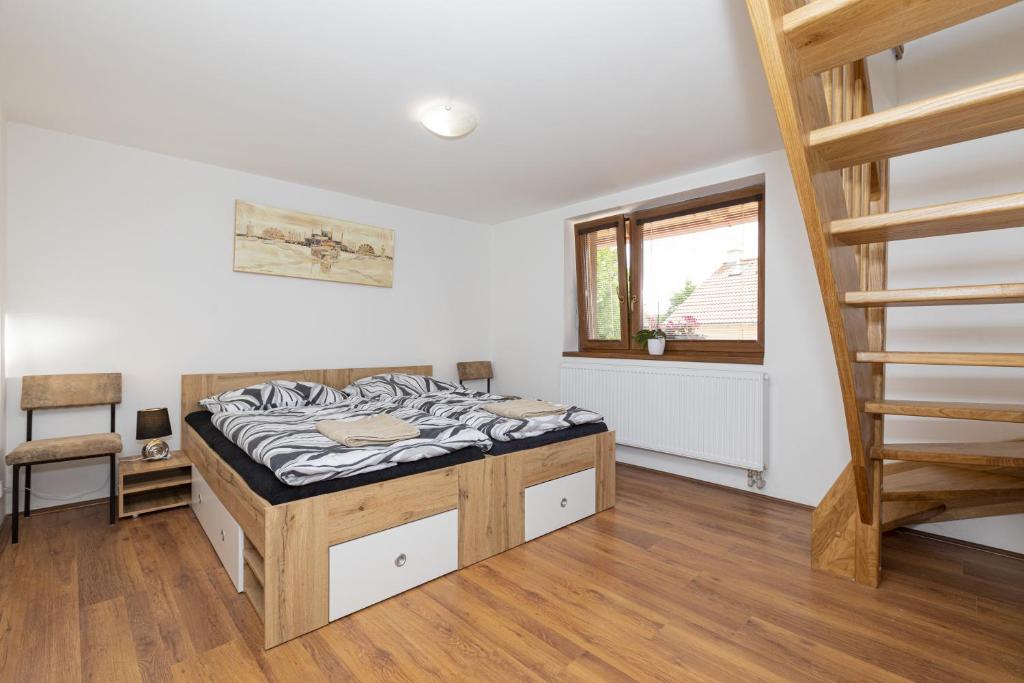 Postel nebo postele na pokoji v ubytování Apartmány Pod Řípem