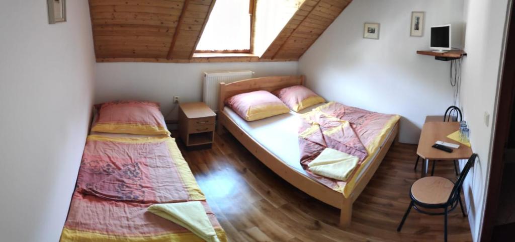 Penzion Na Bařinách - Habitación Triple Con Baño Privado