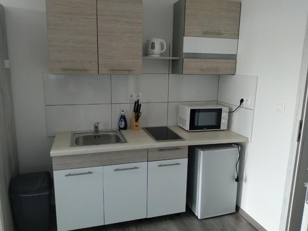 A kitchen or kitchenette at Villa Cuba