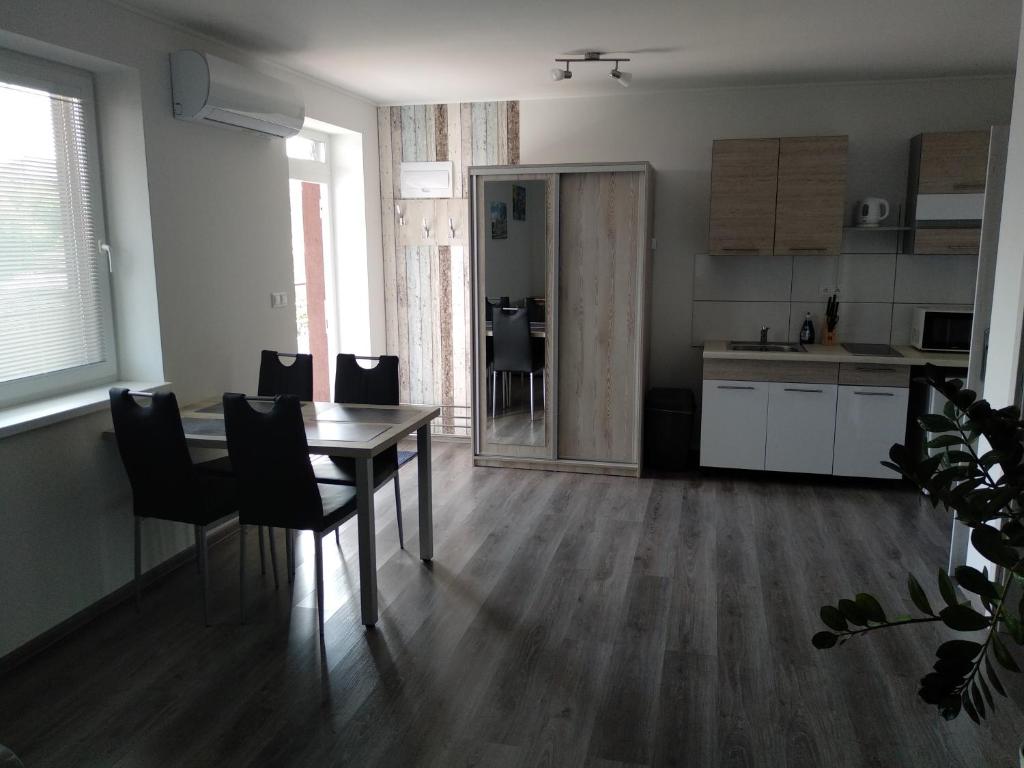 A kitchen or kitchenette at Villa Cuba