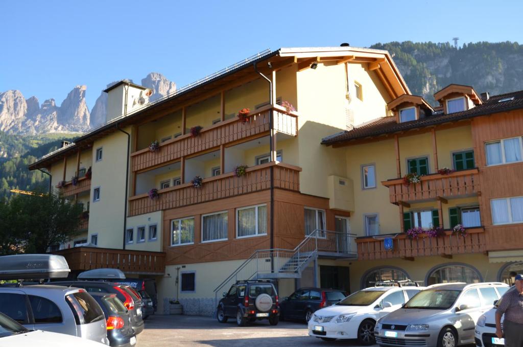 Nespecifikovaný výhled na hory nebo výhled na hory při pohledu z hotelu