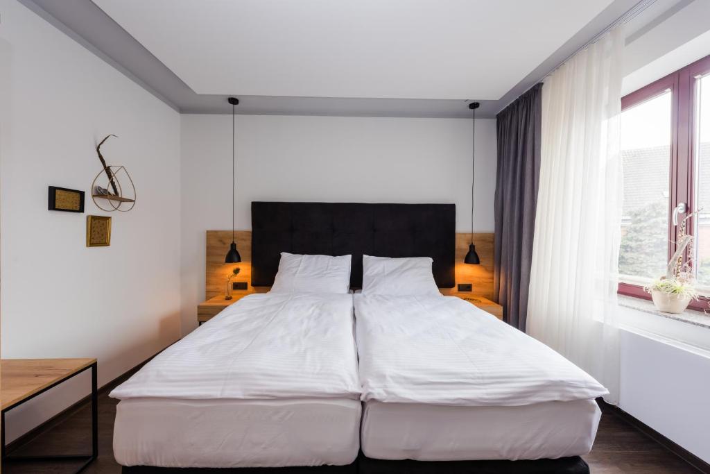 Postel nebo postele na pokoji v ubytování 360 Grad Hotel & Bar