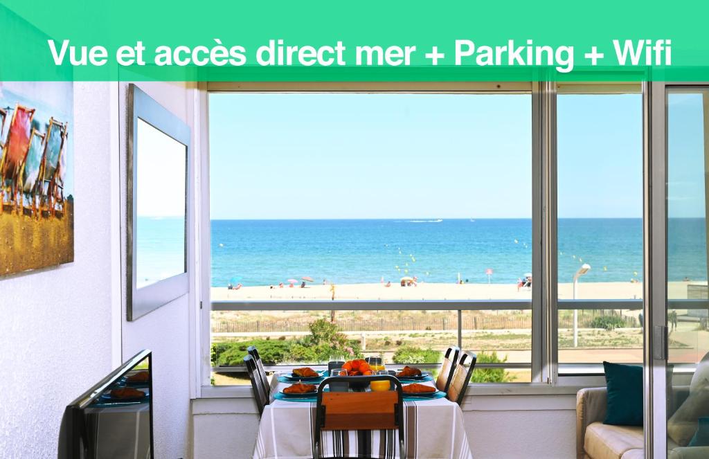 comedor con vistas a la playa en Le Long Beach - Leconfortalaplage, en Le Barcarès
