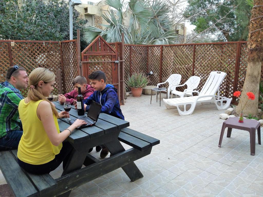 Gestir sem dvelja á Aloni - Guest house Dead Sea