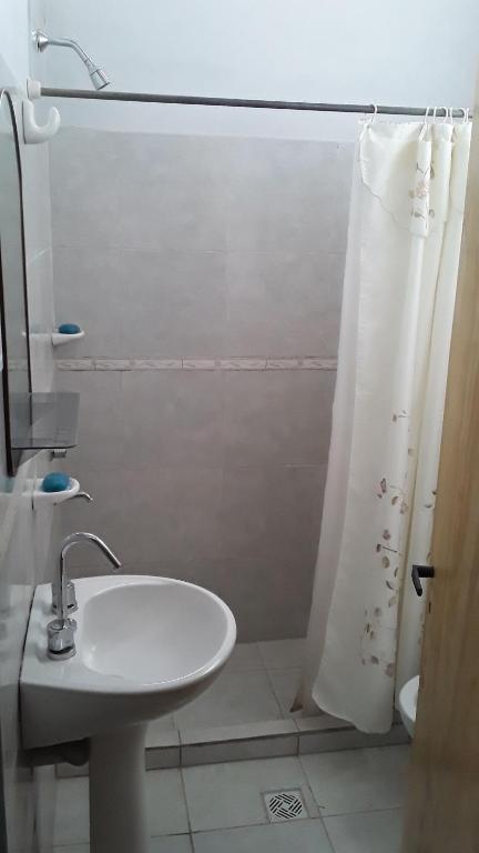 Et badeværelse på Cabañas de la bodega Romano-Pin