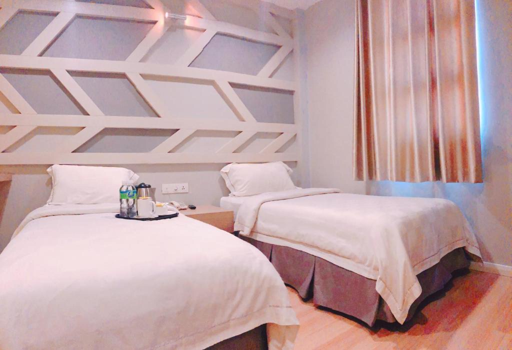 Postel nebo postele na pokoji v ubytování Sunshine Inn