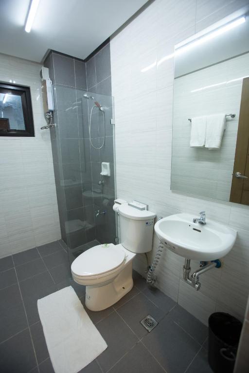Koupelna v ubytování The Lanang Suites