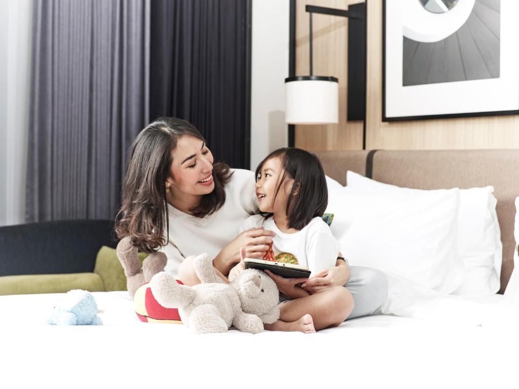 Děti v ubytování Novotel Karawang