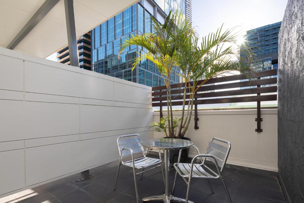 George Williams Hotel - Queen Room With Balcony