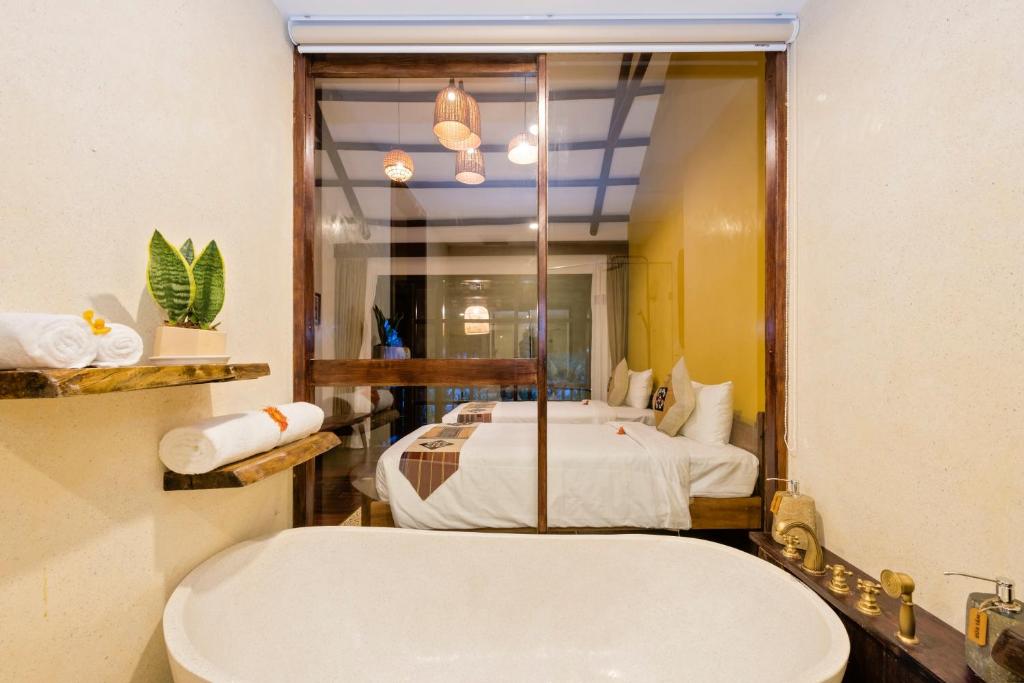Phòng Deluxe 2 Giường Đơn Nhìn Ra Hồ Nước
