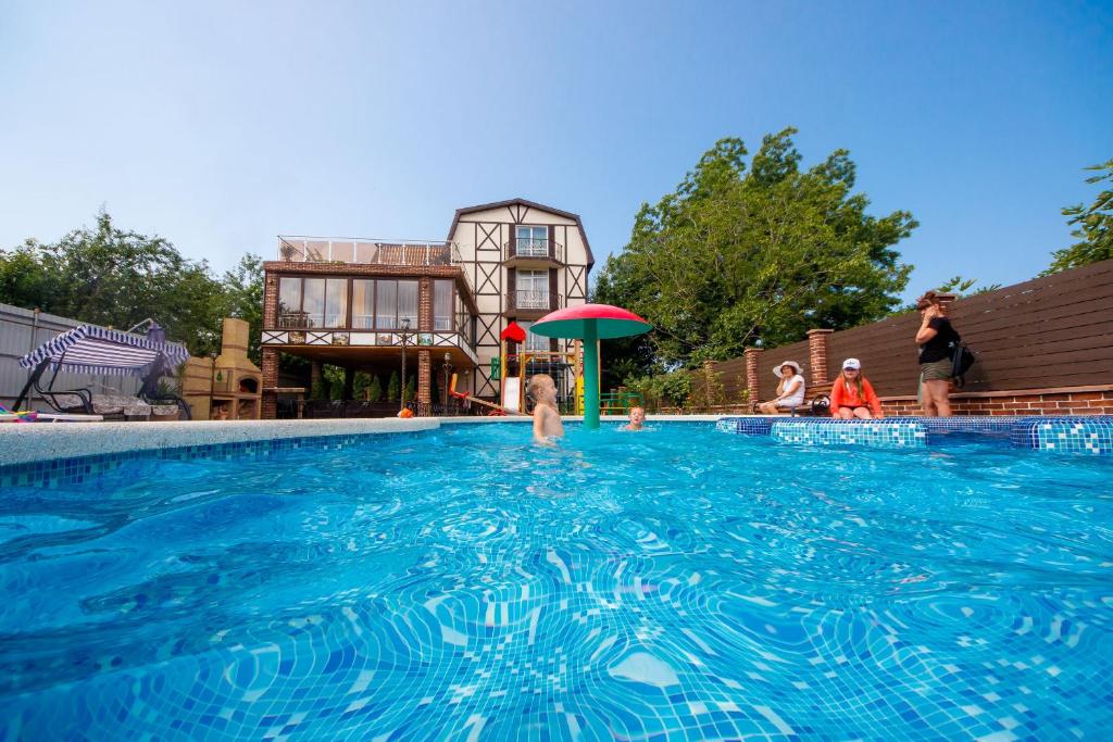 Vacation Home 2 Pools - Housity