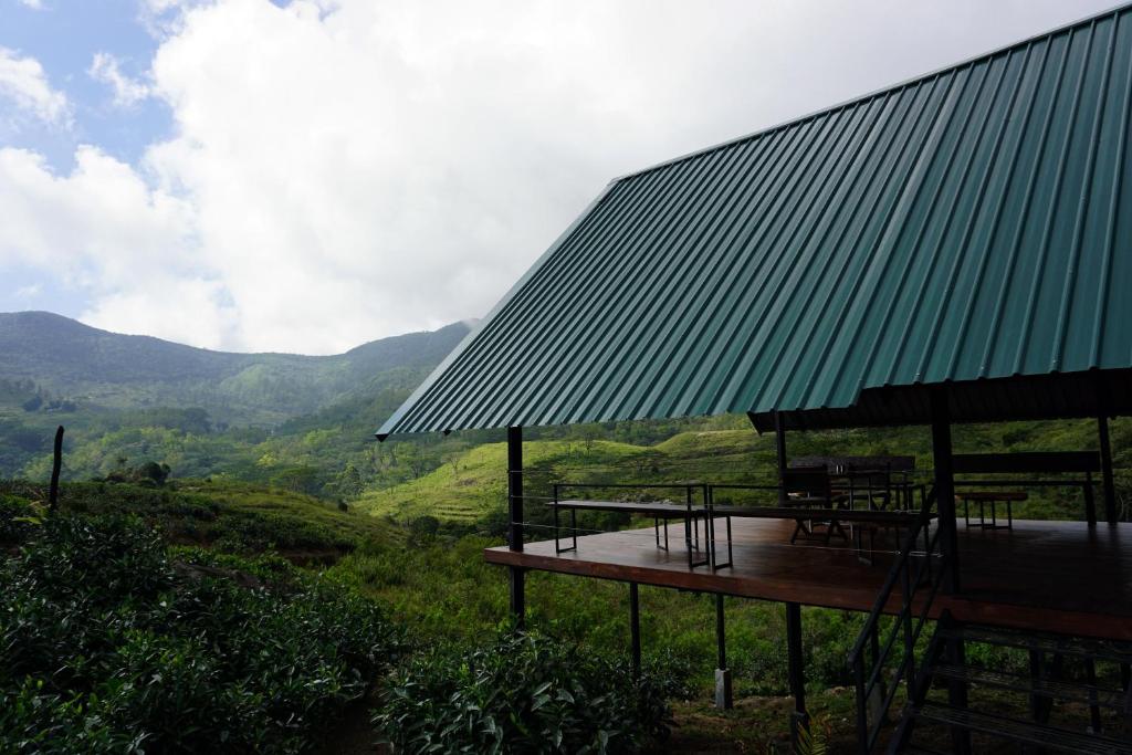 Nespecifikovaný výhled na hory nebo výhled na hory při pohledu z luxury tent
