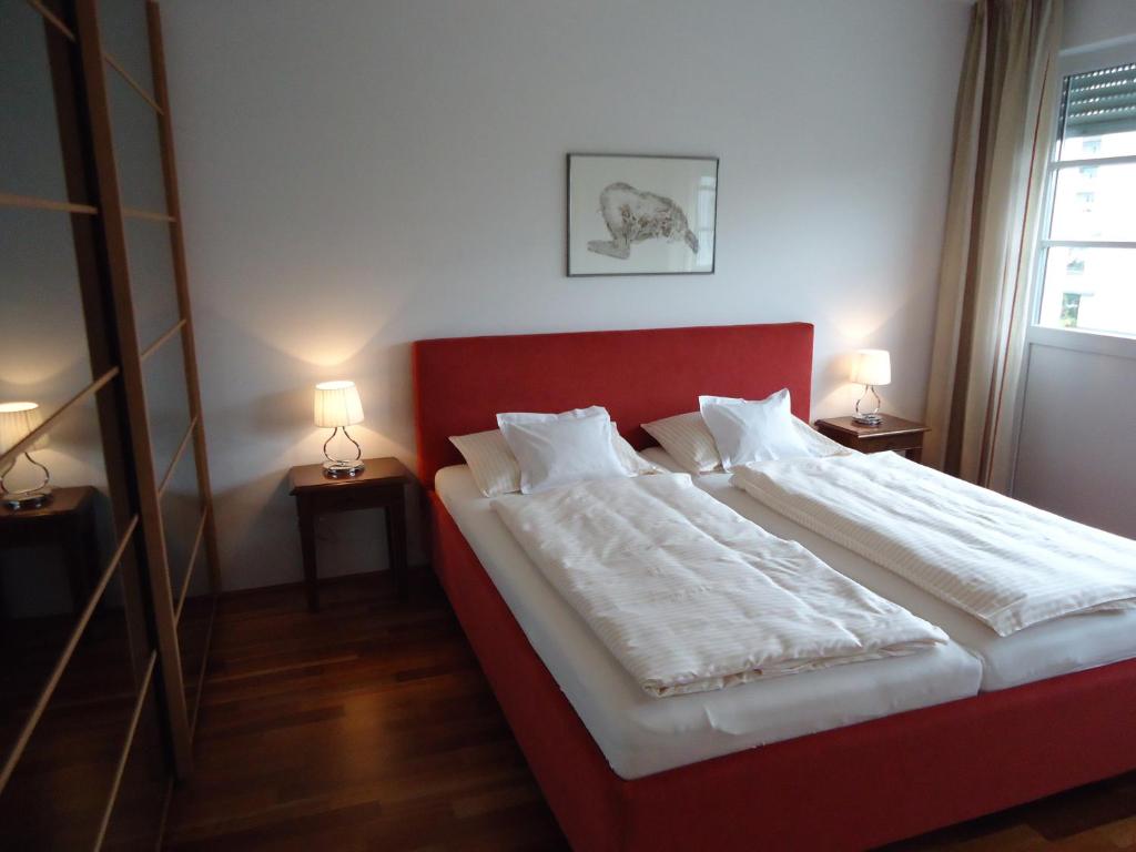 Postel nebo postele na pokoji v ubytování BTT Serviced Apartments