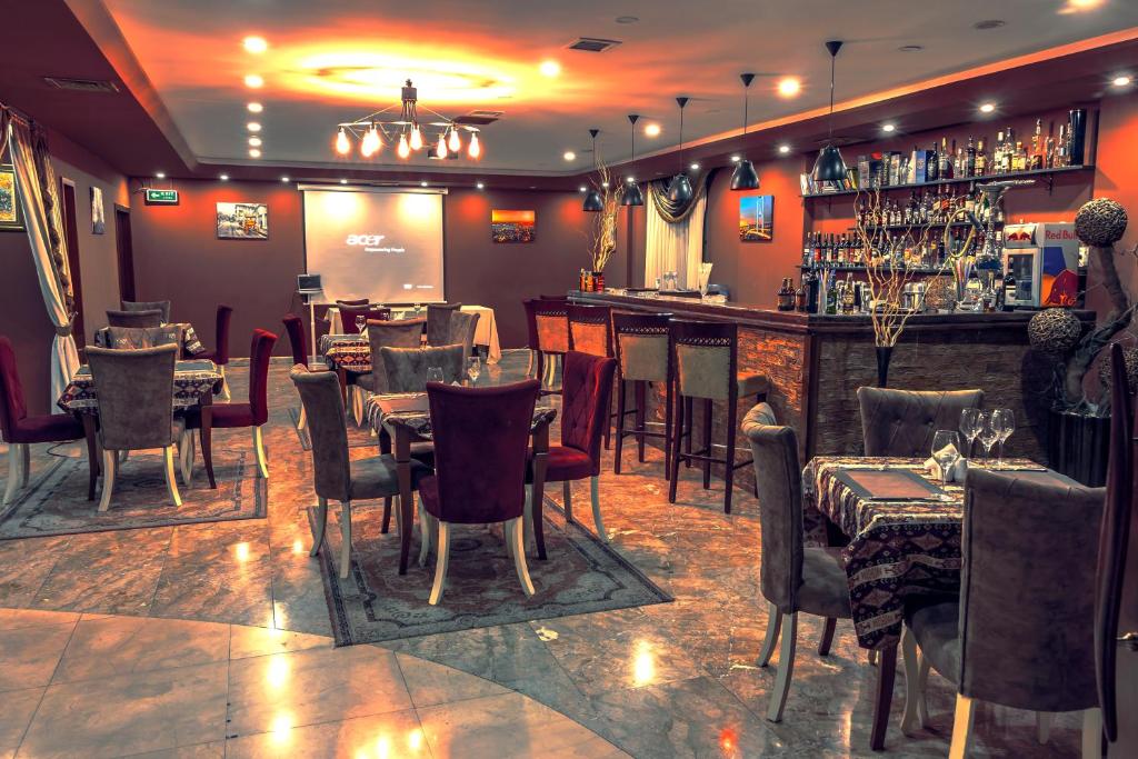 Lounge nebo bar v ubytování Atropat Old City Hotel