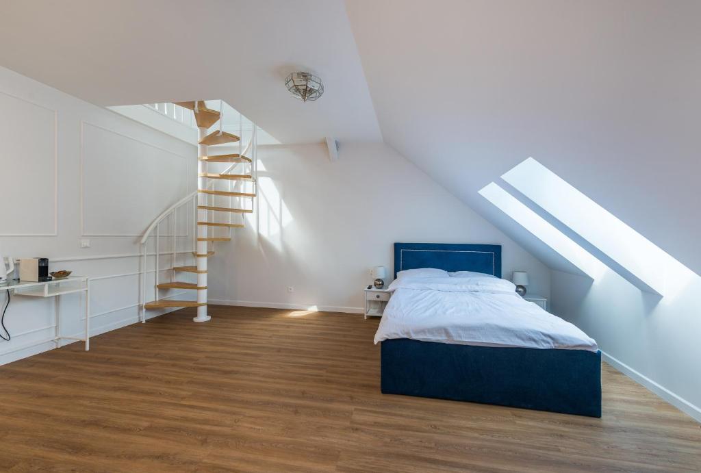 Posteľ alebo postele v izbe v ubytovaní Apartamenty Czwarte Piętro