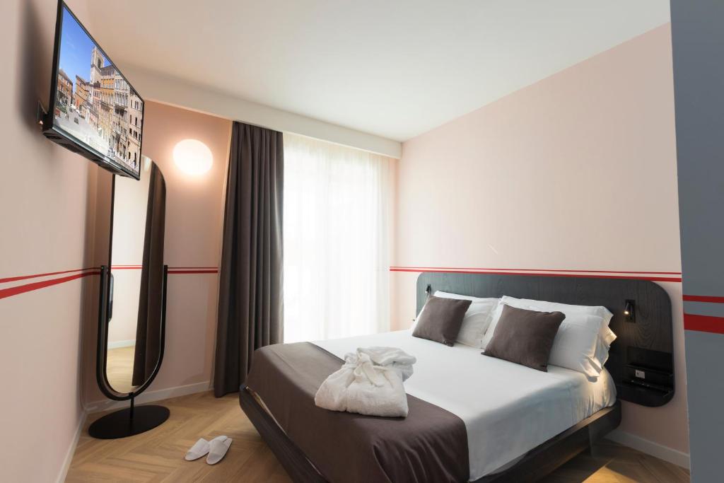 A bed or beds in a room at Metropolitan Suites