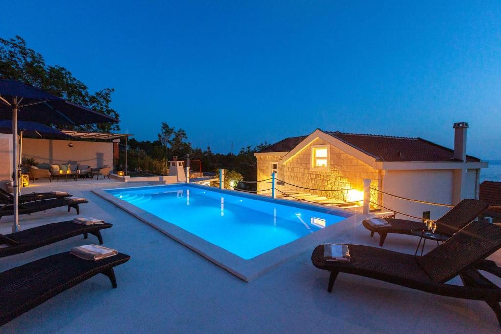 Rustic Villa Nina - Dalmatian Stone Mansion