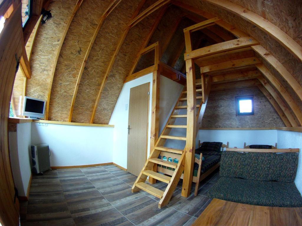 Fotografie z fotogalerie ubytování Mountain bungalows and a Hobbit House - Jazavčije Rupe v destinaci Han Pijesak