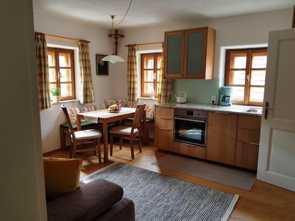 a kitchen with a table and a dining room at Ferienappartement am Leisnitzbach in Tamsweg