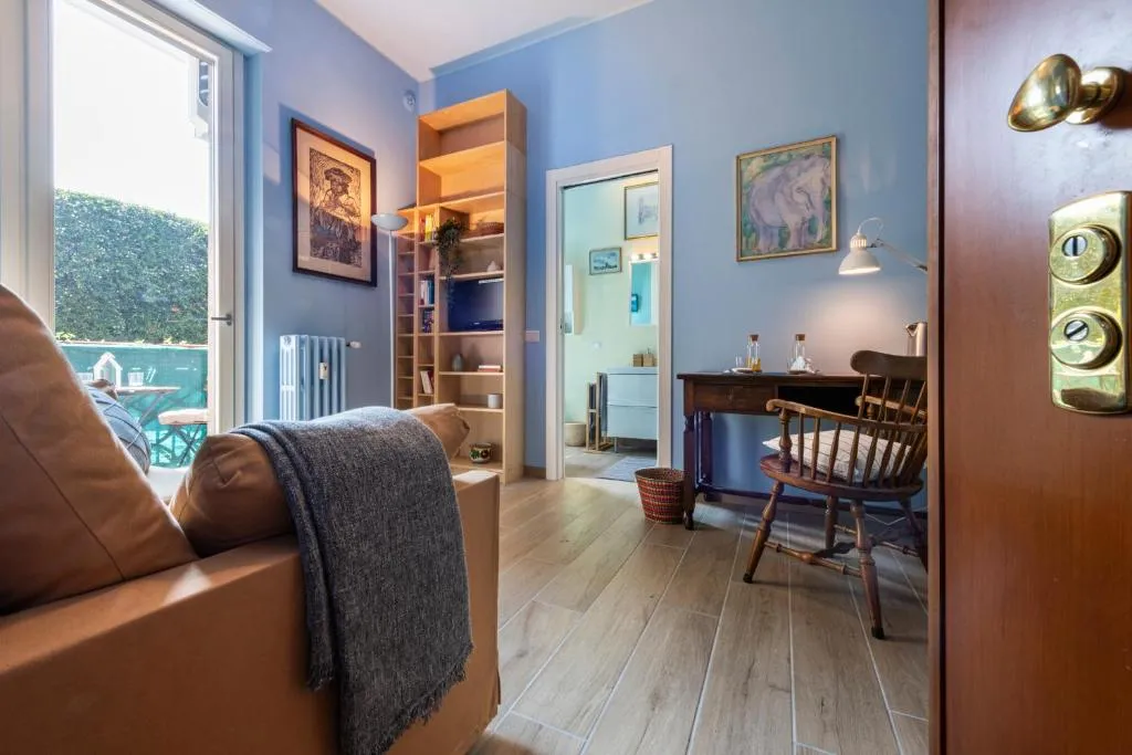 Guastalla lovely studio with romantic terrace, Milano, Italia