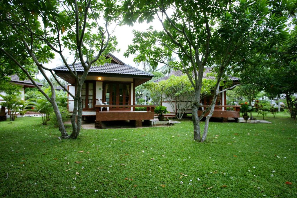 Zahrada ubytování Suan Bankrut Beach Resort