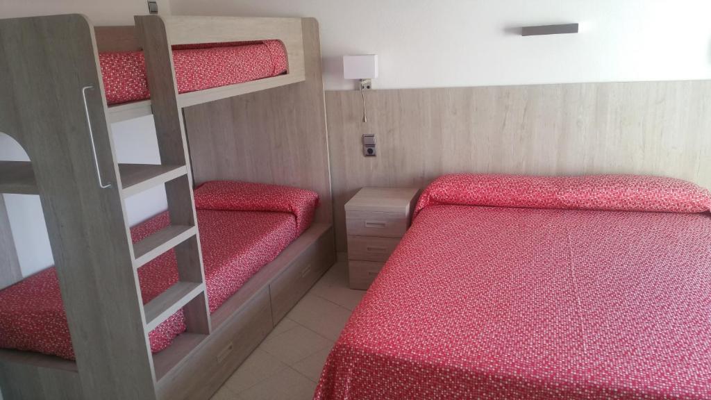 Postel nebo postele na pokoji v ubytování Hotel Can Català