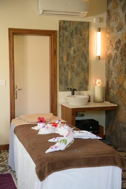 Postel nebo postele na pokoji v ubytování Anelia Resort & Spa