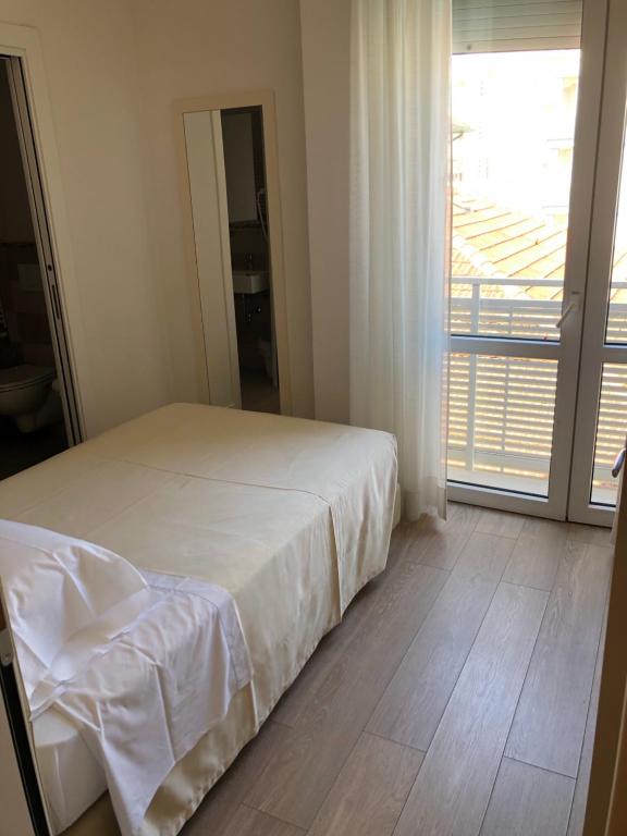 Postel nebo postele na pokoji v ubytování Hotel Bristol