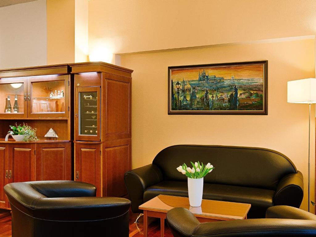 Część wypoczynkowa w obiekcie Cloister Inn Hotel