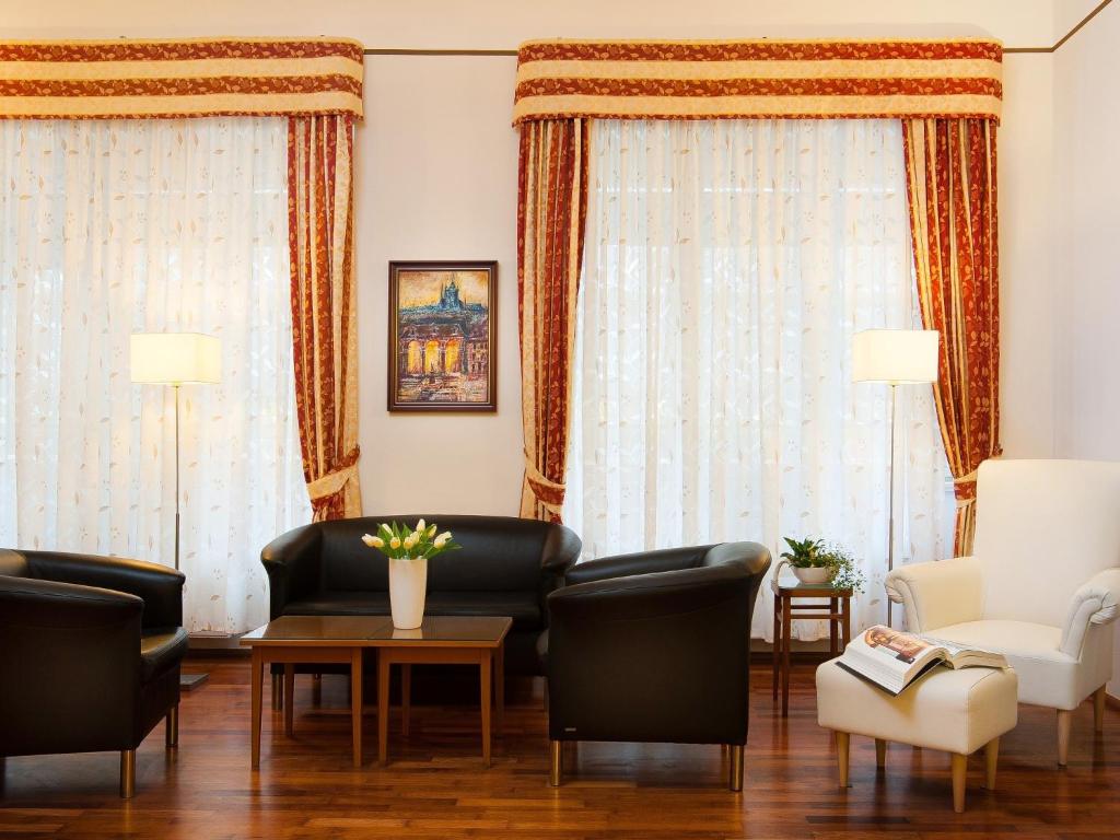 Część wypoczynkowa w obiekcie Cloister Inn Hotel