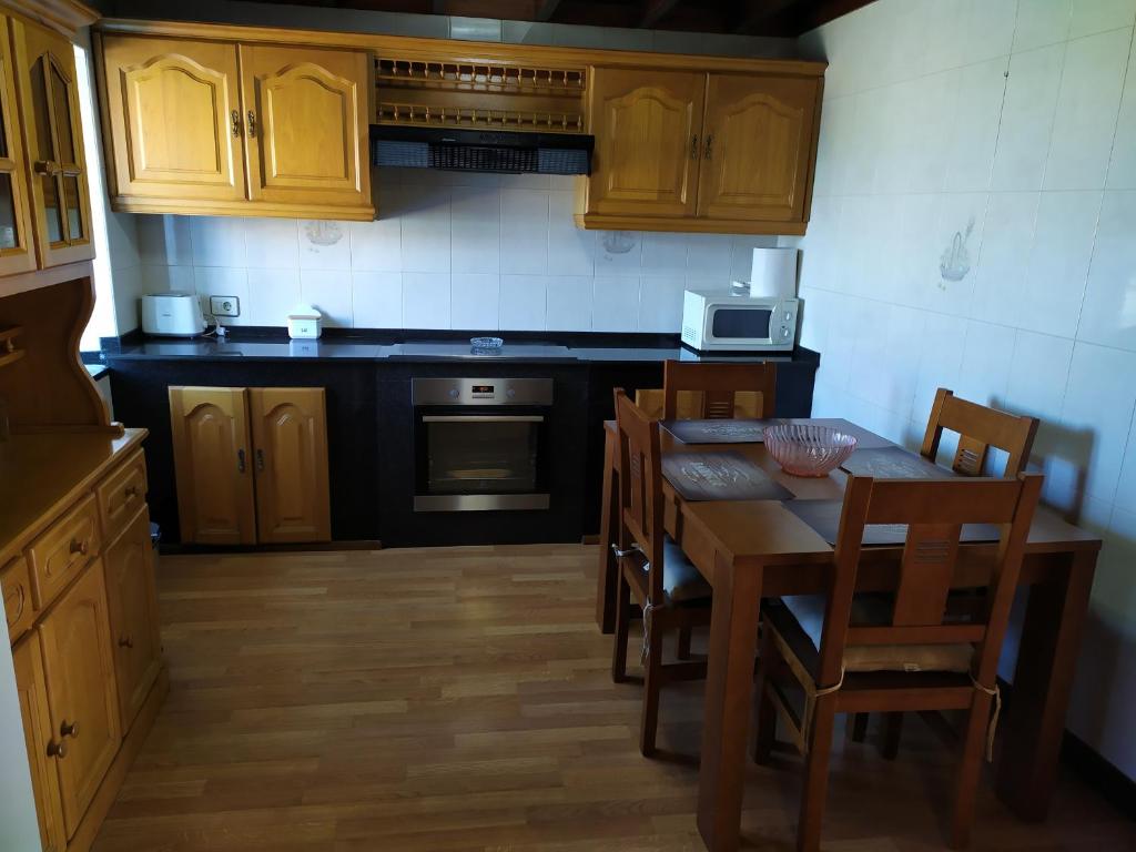 Kuchyň nebo kuchyňský kout v ubytování Casa de Xusto