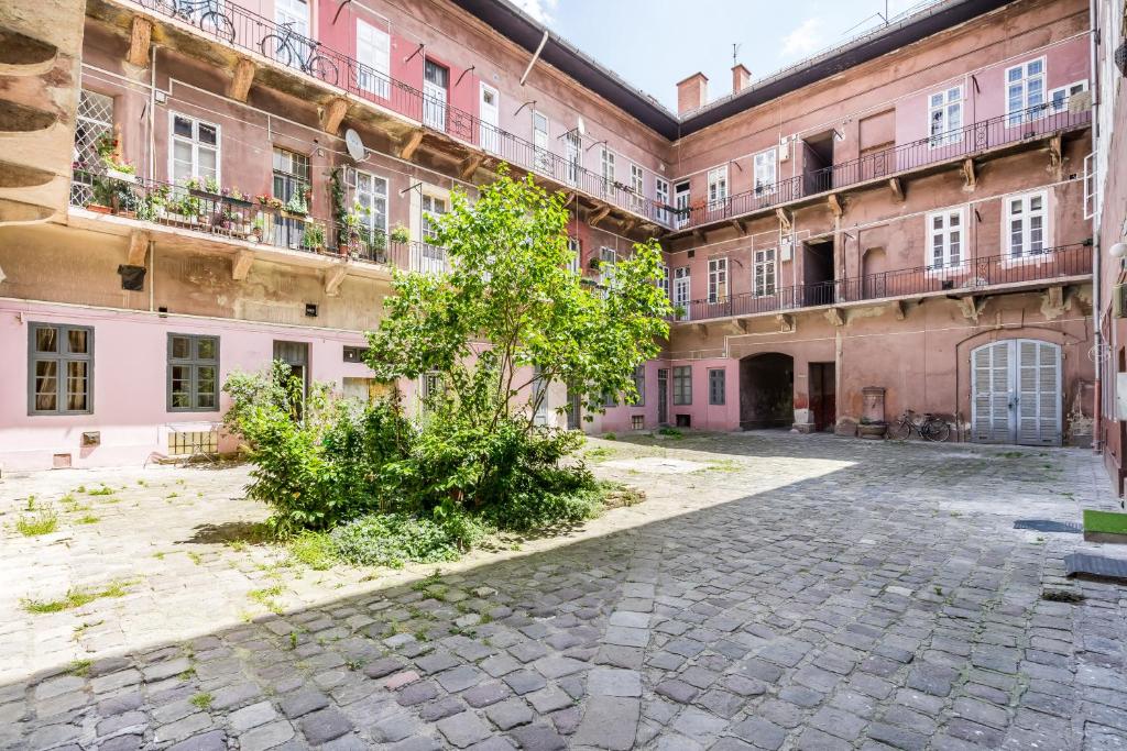 Budova, v ktorej sa apartmán nachádza