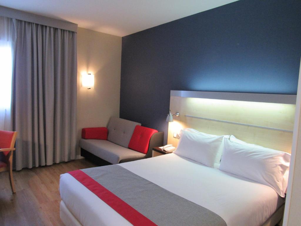 Postel nebo postele na pokoji v ubytování Holiday Inn Express Madrid-Alcorcón by IHG