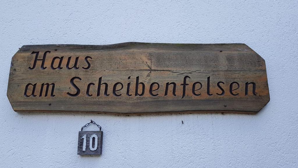 a wooden sign on the side of a wall at Haus am Scheibenfelsen in St. Blasien
