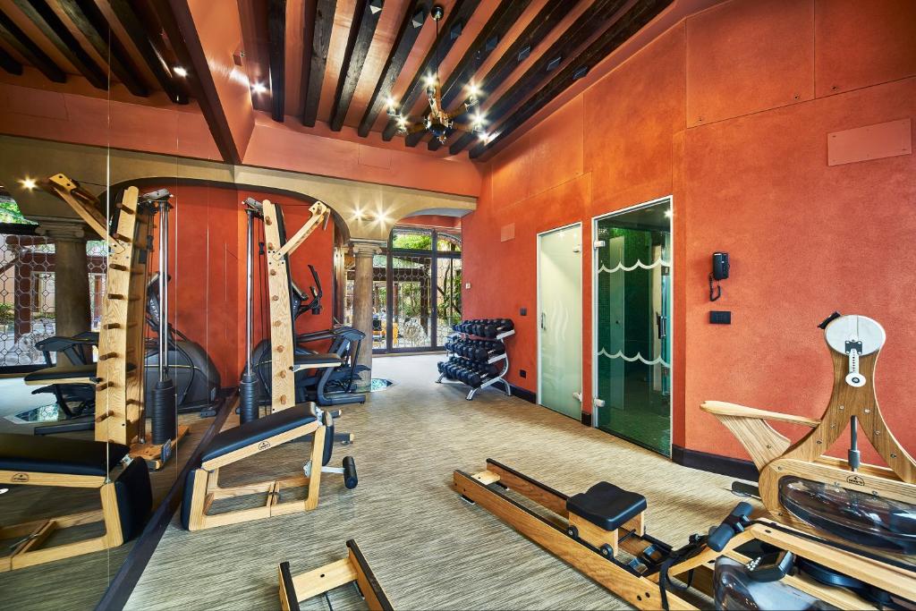 Fitness centrum a/nebo fitness zařízení v ubytování Hotel Saturnia & International