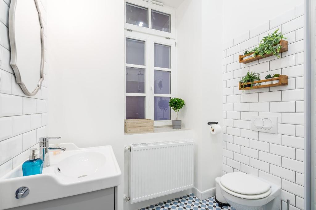 Kúpeľňa v ubytovaní BpR King Street Vintage Design Home with A/C