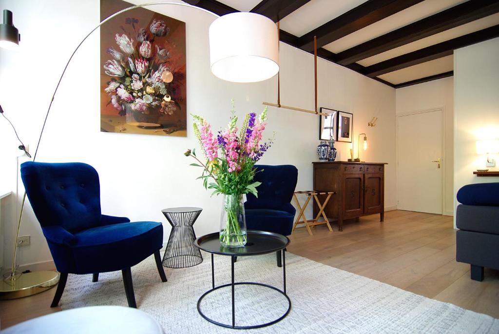 Posezení v ubytování 1637: Historic Canal View Suites