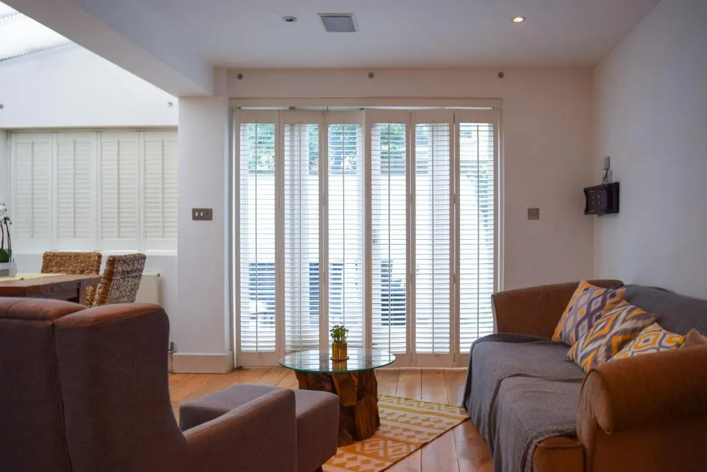 Charming 2 Bedroom Flat With Backyard in Battersea, London, United Kingdom